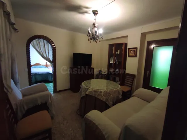 Encantadora Casa Amueblada en Cabra con Amplio Terreno y Fru