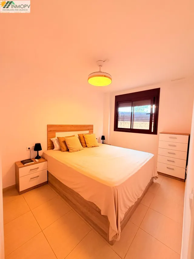 APARTAMENTO ESQUINERO EN PLANTA BAJA CON 2 DORMITORIOS, PISCINA, PARKING Y TRASTERO CERCA DE LA PLAYA — 6
