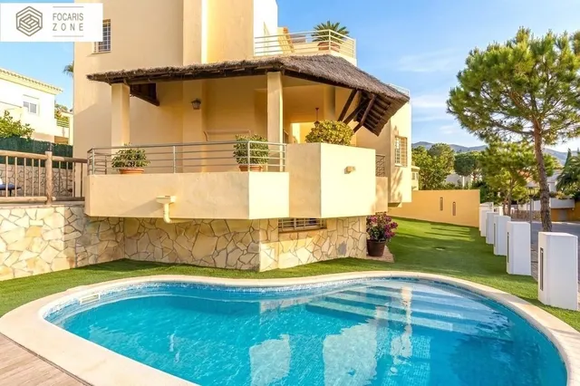 IMPRESIONANTE CHALET EN EL PINAR