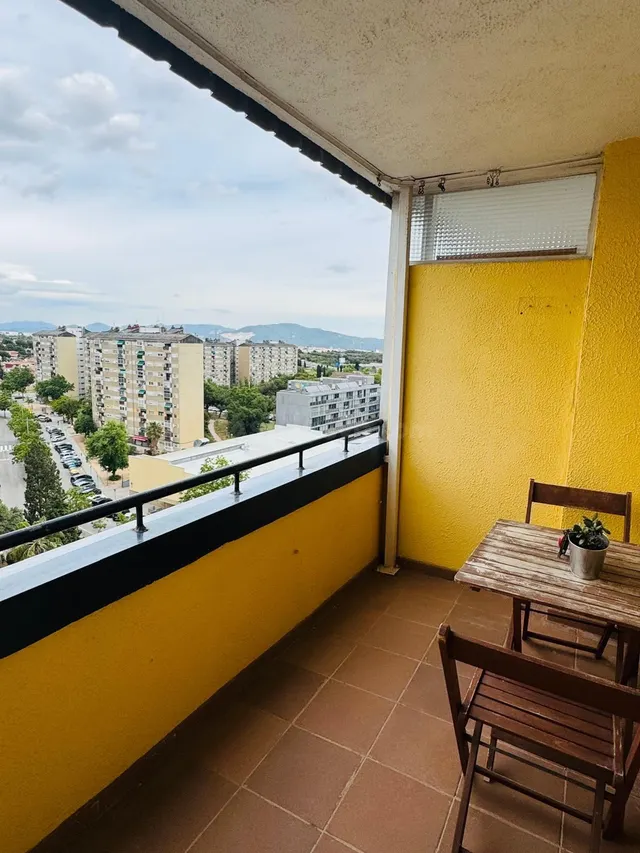 PISO DE 4 habitaciones CON BALCÓN, EN BADIA DEL VALLÈS