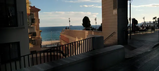 Junto a la Playa del Postiguet: Local Comercial y Vivienda en Primera Línea — 10