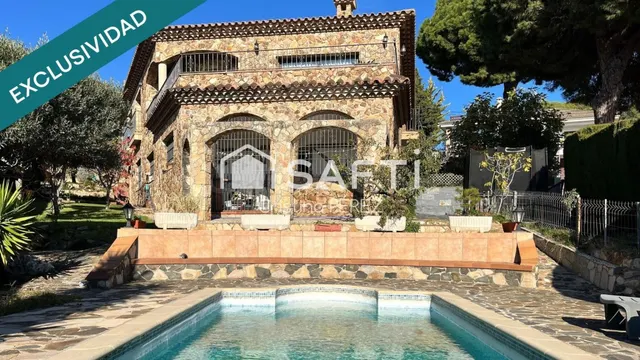 Casa aislada en Residencial Vistamar-Blanes