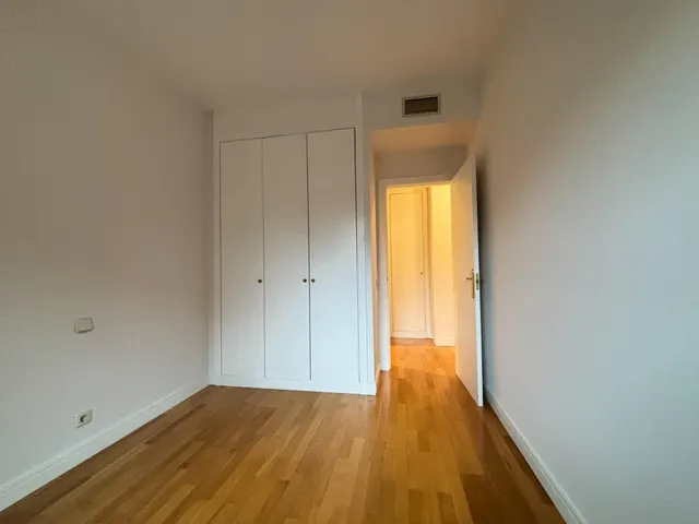 Piso EXTERIOR de 3 DORM con 2 plazas de garaje y piscina en Sanchinarro — 14