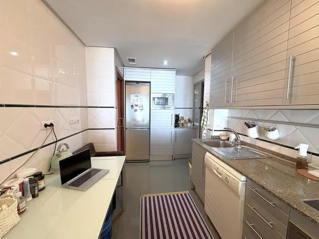 Apartamento moderno y espacioso en primera línea de mar junto a Playa del Cura. ¡3 dormitorios, 2 baños, balcón con vistas al mar (sureste) y piscina comunitaria! — 17