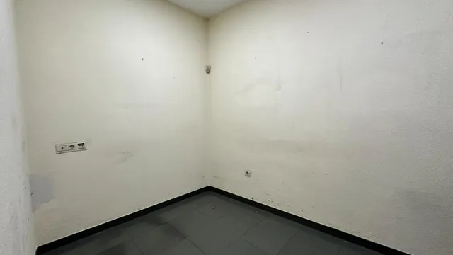 Local comercial en Pasaje Beltrán ( Zona El Collado) — 13