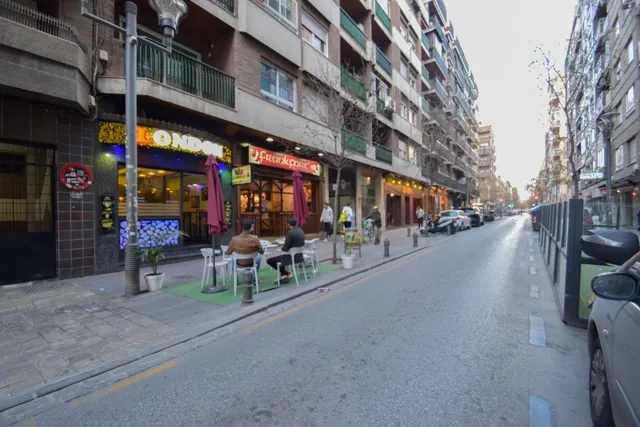 TRASPASO de Local comercial en Pedro Antonio de Alarcón: Oasis de confort y comodidad en pleno centro de Granada — 28