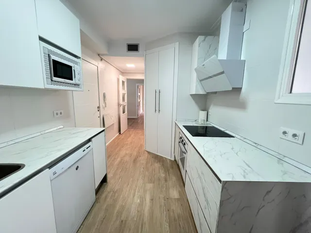 Piso recién reformado con garaje en el centro de Cáceres — 6