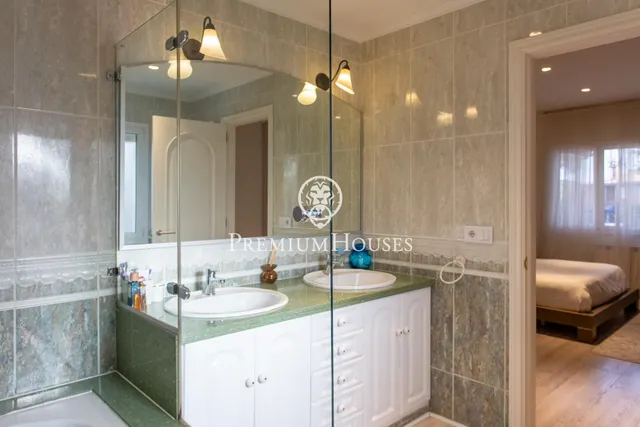 Casa independiente con jardín en venta en Argentona — 26