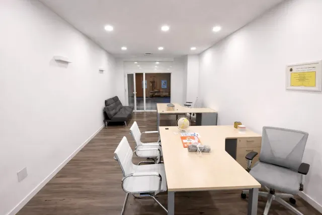 Exclusivo Local Comercial en Puerto Deportivo de Fuengirola - foto 4