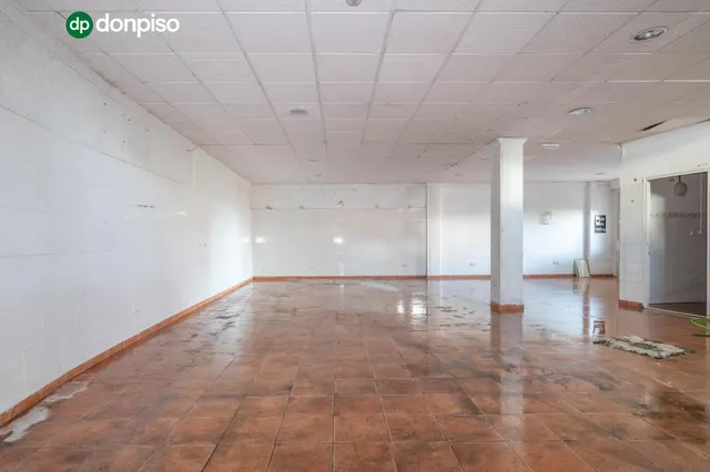 Amplio Local Comercial en Monachil - Oportunidad Única — 27