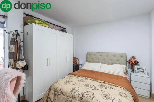 Local adaptado a vivienda en el Zaidin. — 9