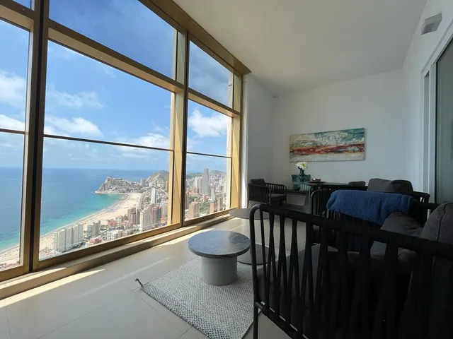 Se vende preciosos apartamento en Poniente con 2 dormitorios, 1 baño, parking y trastero — 16