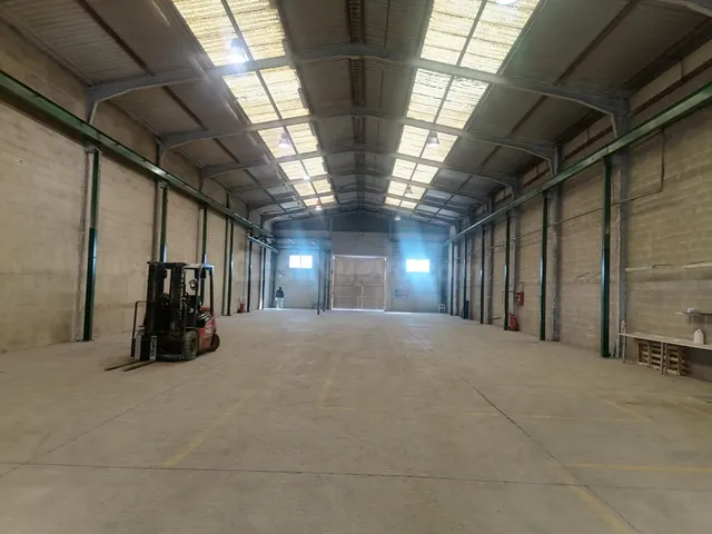 ALQUILER DE NAVE EN SILLA AVENIDA ESPIOCA