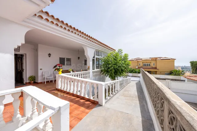 Amplio Chalet Independiente en Los Olivos, Sonnenland – Gran