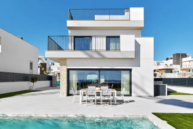 PRECIOSA VILLA DE OBRA NUEVA EN SAN MIGUEL DE SALINAS, ALICA