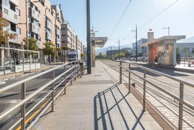 Estupendo Local comercial en la zona del PTS — 33