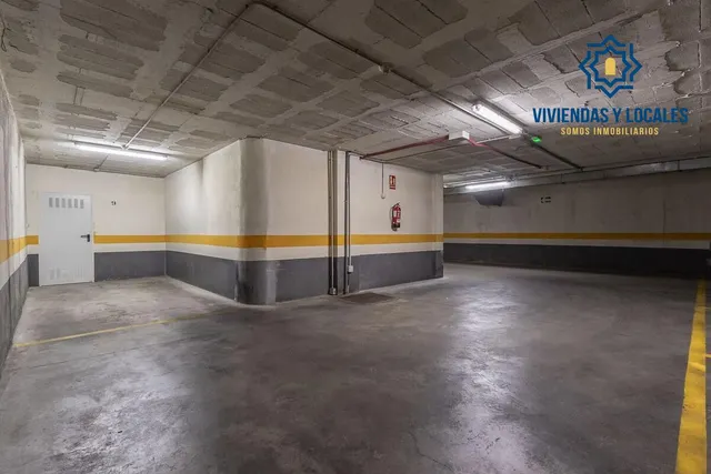 MAGNIFICA PLAZA DE GARAJE EN BARRIO FIGARES - JUNTO A CALLE ALHAMAR — 4