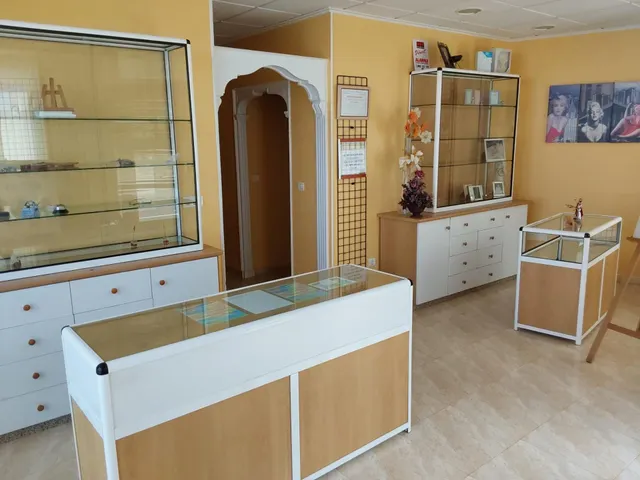 SE ALQUILA LOCAL COMERCIAL EN ZONA MONUMENTO RIBEIRA — 2