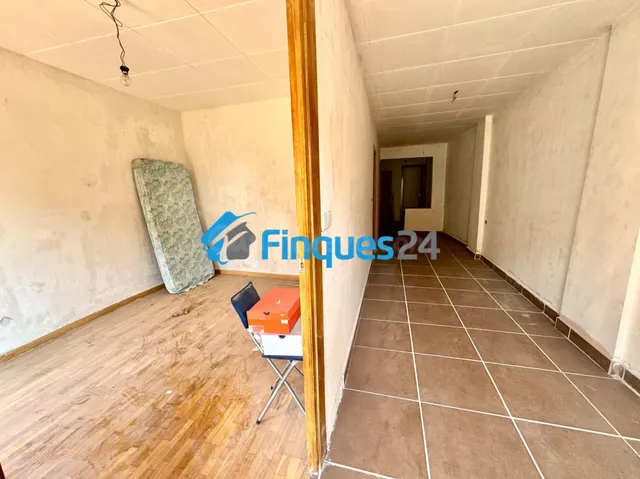 OPORTUNIDAD ÚNICA EN EL CENTRO DE MANRESA – IDEAL INVERSORES - foto 2
