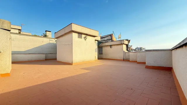PISO DE 5 DORMITORIOS Y TERRAZA — 32