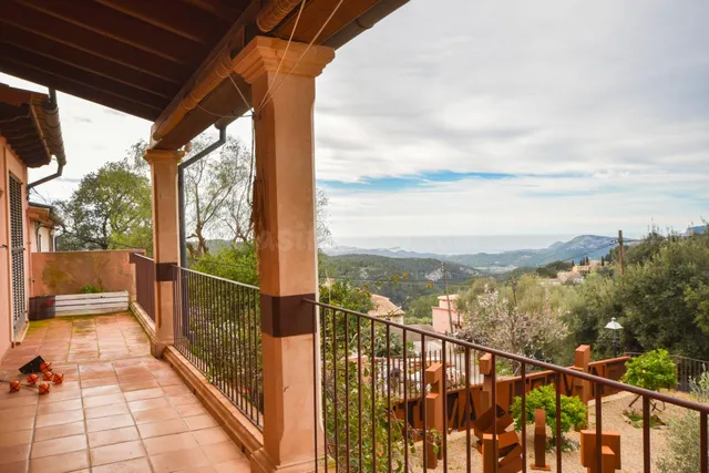 Encantadora casa de pueblo con terreno y excelentes vistas - foto 2