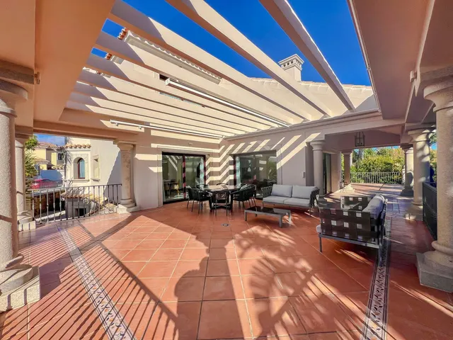 Chalet 5 habitaciones 650m² en venta - Centro — 38