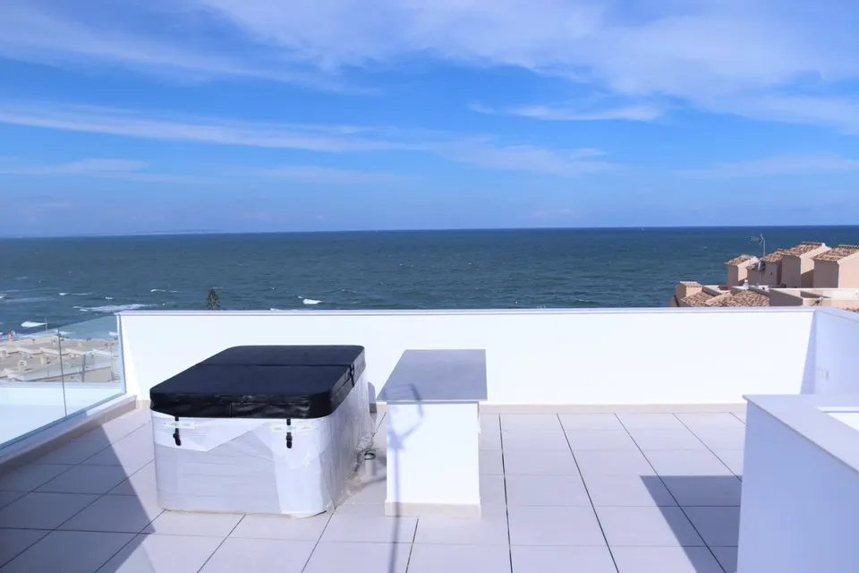 VILLA A ORILLAS DE LA PLAYA DE LA MATA – TORREVIEJA!