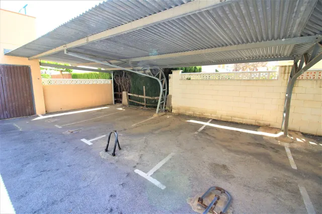 Plaza de parking en zona playa Morro de Gos — 8