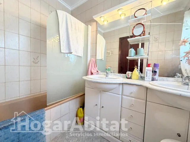 CHALET CON PISCINA, GARAJE Y TERRAZA — 46