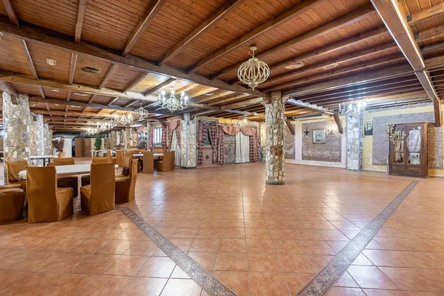 EN VENTA HOTEL Y RESTAURANTE LOS PINILLOS — 18