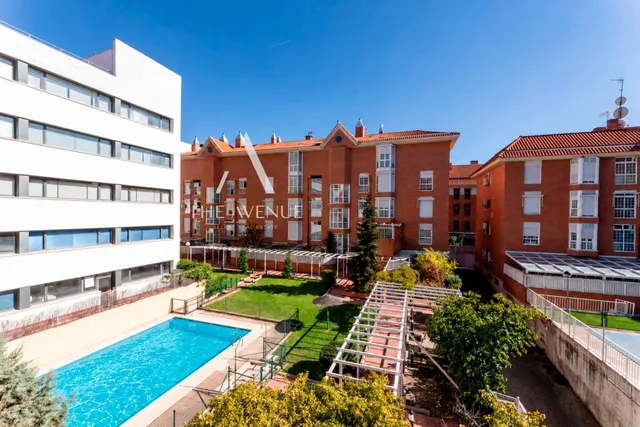 Dúplex exclusivo junto al Parque del Retiro con piscina, jardín y garaje — 38