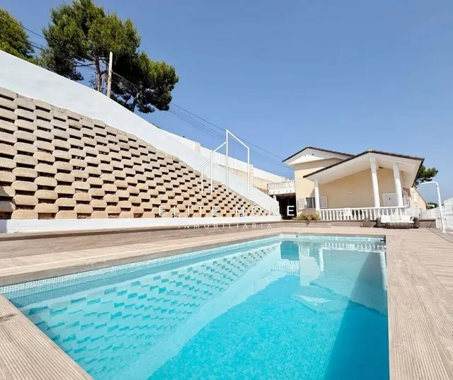 VILLA INDEPENDIENTE CON PISCINA PRIVADA EN CUMBRES DE CALICA