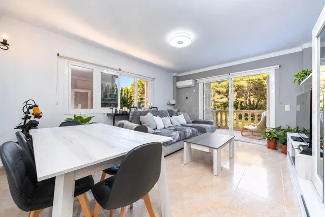 Planta Baja con 3 dormitorios y dos terrazas en Cala Ratjada - foto 2
