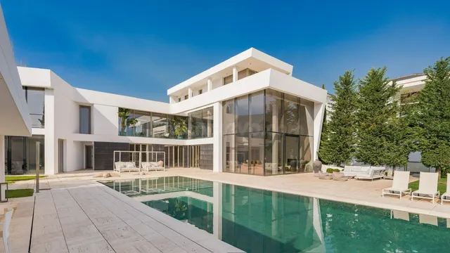 Chalet 6 habitaciones 722m² en venta - Costa del Sol — 2