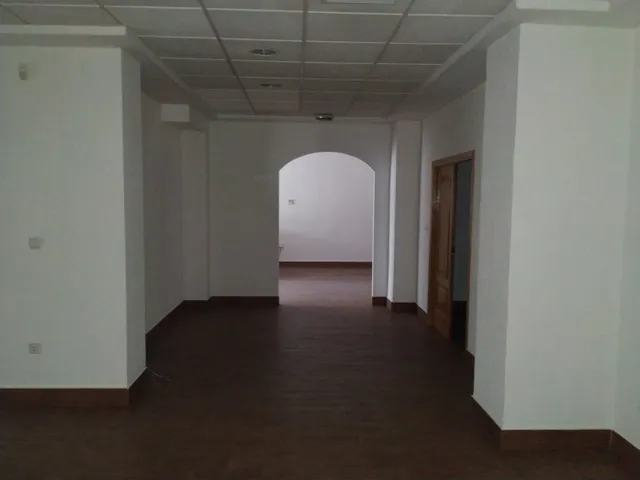 AVDA . ALICANTE  LOCAL DE 860 M2 — 8