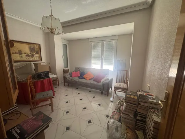 Edificio de dos apartamentos con terraza y garaje — 12