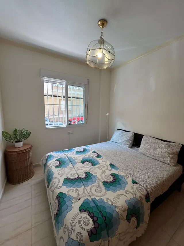 Apartamento cerca del mar, Alicante, Torrevieja. 2 habitaciones, 73 m2, 200 metros del mar — 26