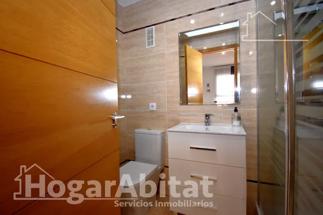 Seminuevo con piscina, garaje, trastero y terraza cerca del mar — 31