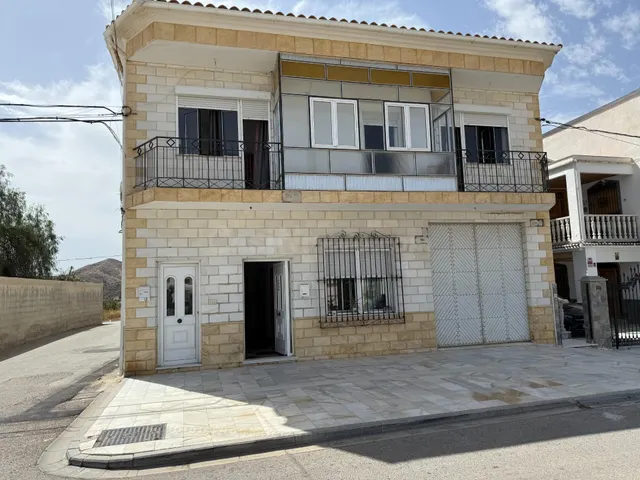 Casa con parcela urbana - foto 2