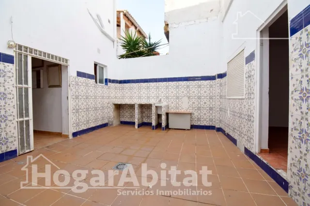 Gran patio privado y excelente ubicación en esta amplia planta baja en El Cabanyal — 7