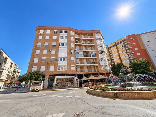 Luminosa vivienda en uno de los edificios más emblemáticos de la gran vía de Caravaca de la Cruz — 2