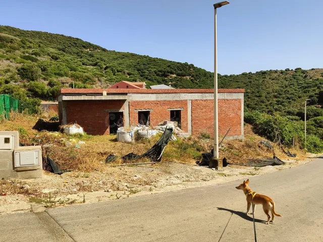 VIVIENDA EN CONSTRUCCIÓN EN EL FARO — 5