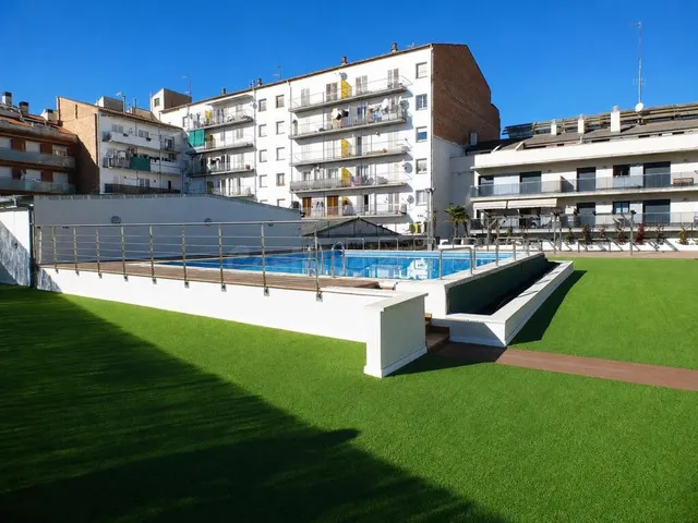 Vivienda exclusiva de 3 habitaciones, seminueva, con piscina - foto 2