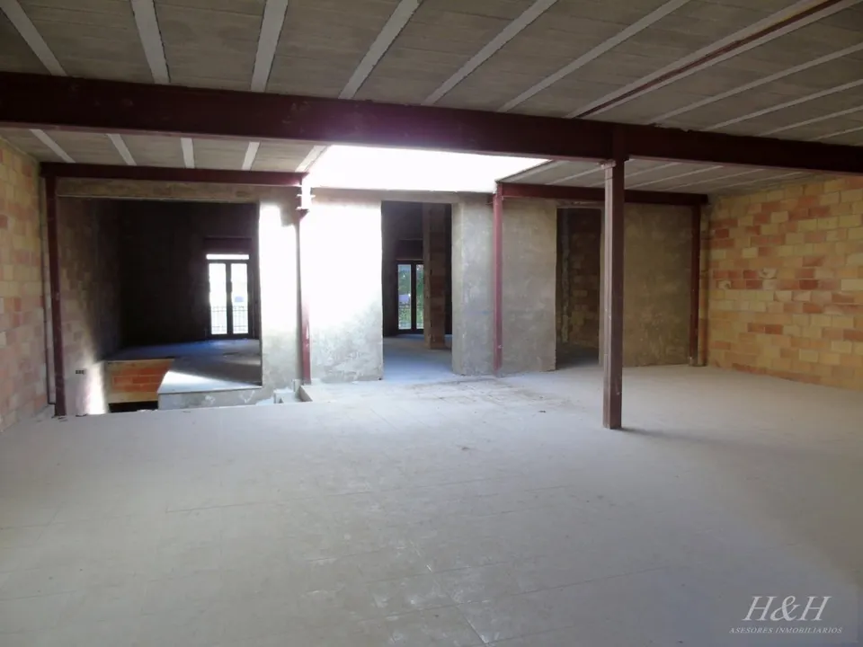 Se alquila escaleta para uso comercial en Jorge Juan. /HH Asesores, Inmobiliaria en Burjassot/.