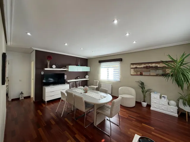 Chalet pareado seminuevo en zona de maravisa de la Pobla de Vallbona — 9
