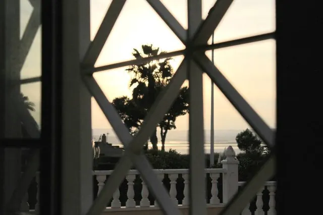 Chalet exclusivo con vistas a la Laguna de la Sal en Torrevieja — 39