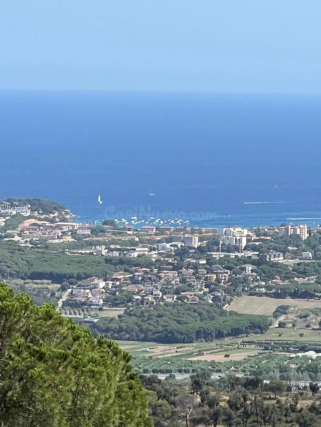 PARCELA EXCEPCIONAL DE 1.800 m2 CON VISTAS AL MAR – MAS NOU,