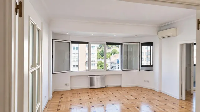 Piso de 2 dormitorios con terraza cerrada junto a Príncipe P