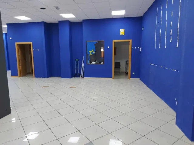 Urbis te ofrece un local comercial en la zona de San Cristóbal. — 3