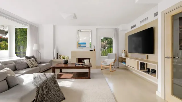 Chalet adosado en la Milla de Oro de Marbella — panorámica de La Concha — 44